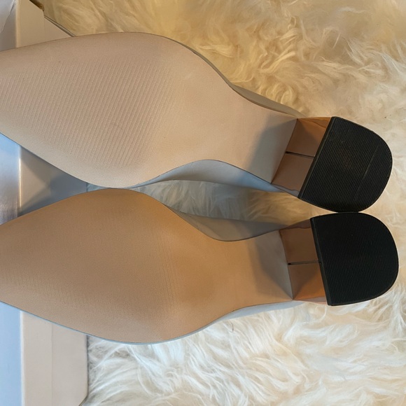NWT. Grey pumps with shiny rose gold block heel. Sz 9. Never worn! - Picture 10 of 10